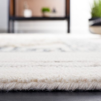 Casablanca 6' x 6' Black and Ivory Wool Tufted Shag Rug