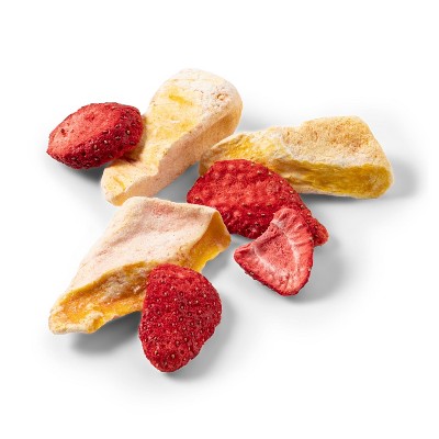 Mango &#38; Strawberry Slices Freeze Dried Fruit Blend - 1oz - Good &#38; Gather&#8482;