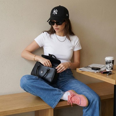 Женские кроссовки CUSHIONAIRE Bettina Women's Retro Sneaker With Cushioned Insole and Durable Gum Sole Salmon 8.5 — фото 7