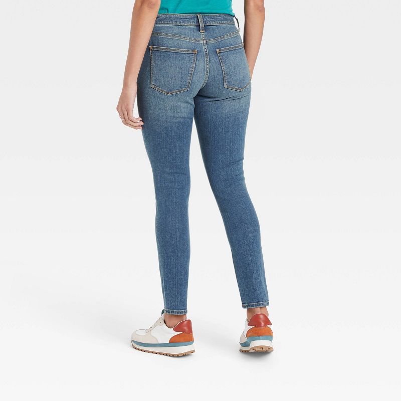 Women's Mid-Rise Curvy Fit Skinny Jeans - Universal Thread™ Medium Wash, 3 of 9