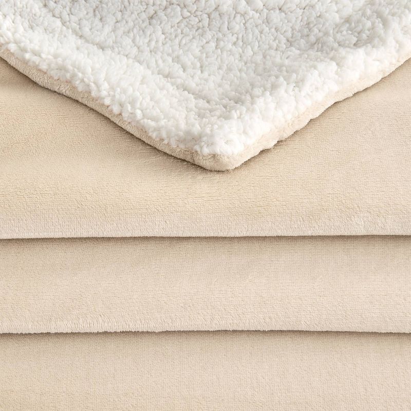 Cozy Solid Plush with Shearling Reverse Bed Blanket - Isla Jade, 6 of 8