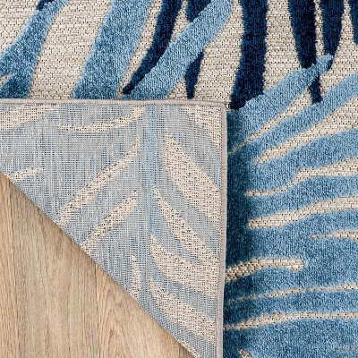 Navy and White Floral Synthetic Indoor/Outdoor Rug 5' x 7'