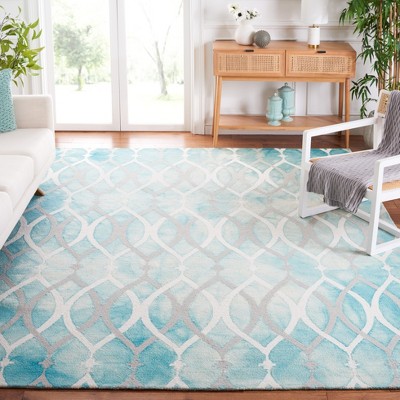 Handmade Tufted Wool Area Rug in Green and Ivory - 8' x 10'