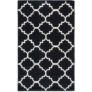 Dhurries DHU554 Hand Woven Flat Weave Indoor Rugs - Safavieh - 1 of 4