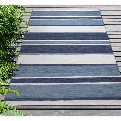Navy and White Synthetic Flat Woven Reversible 5' x 7' Rug