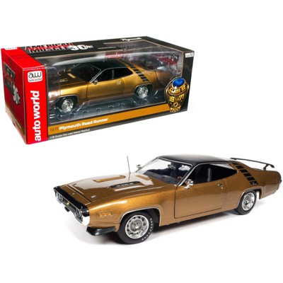 1971 Plymouth RoadRunner 440+6 Hardtop GY8 Gold Leaf Metallic w/Black Top & Stripes Class of 1971 1/18 Diecast Car by Autoworld