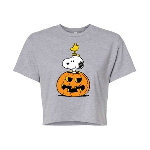 Women's - Peanuts - Snoopy Woodstock Pumpkin Cropped Graphic T-Shirt - 1 of 4