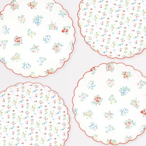 Meri Meri Ditsy Posy Scalloped Dinner Plates (Pack of 8) - 1 of 4