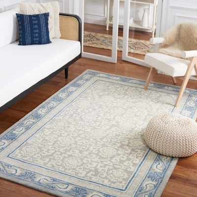 Gray and Ivory Handmade Wool 4' x 6' Area Rug