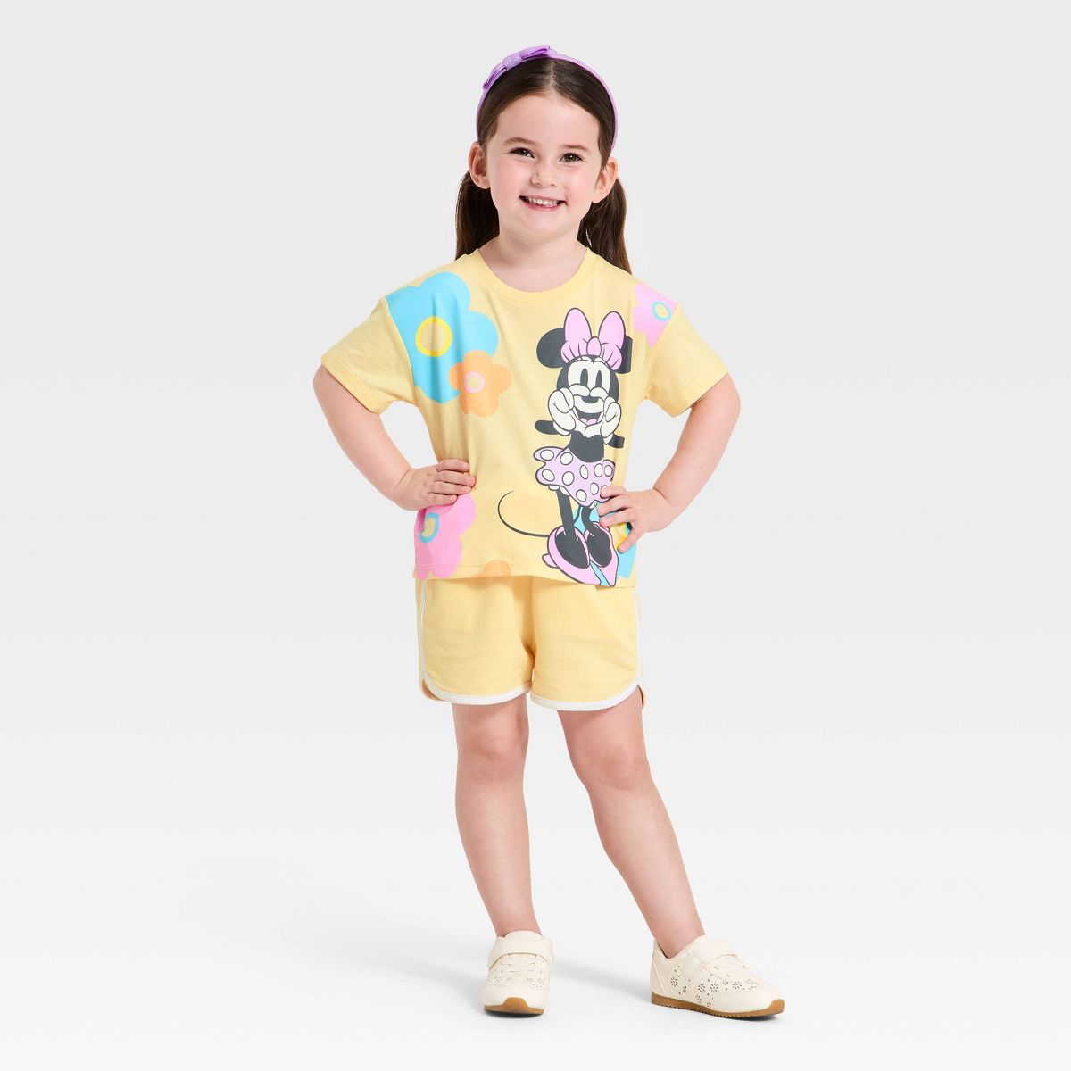 Toddler Girls' 2pc Disney Minnie Mouse Daisy T-Shirt & Shorts Set - Yellow