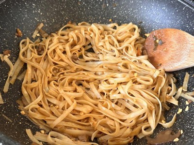Pulmuone Chicken Pad Thai Meal Kit - 19.5oz : Target