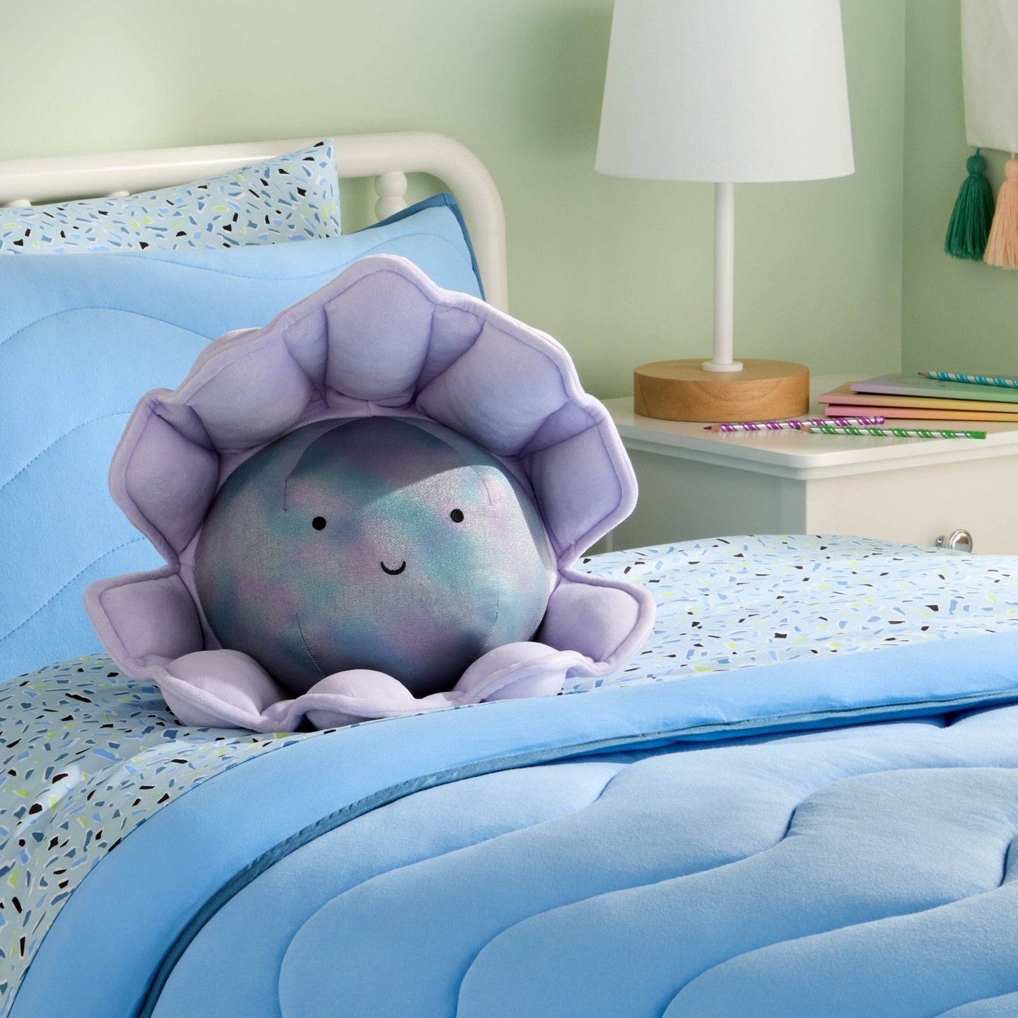 Детские мягкие игрушки Pillowfort Clam with Pearl Weighted Plush Kids' Throw Pillow Light Purple, цвет: Светлый фиолетовый — фото 2