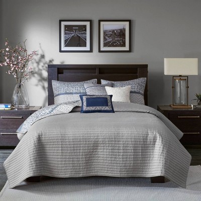 Navy Reversible Jacquard Full Quilt Set with Throw Pillows