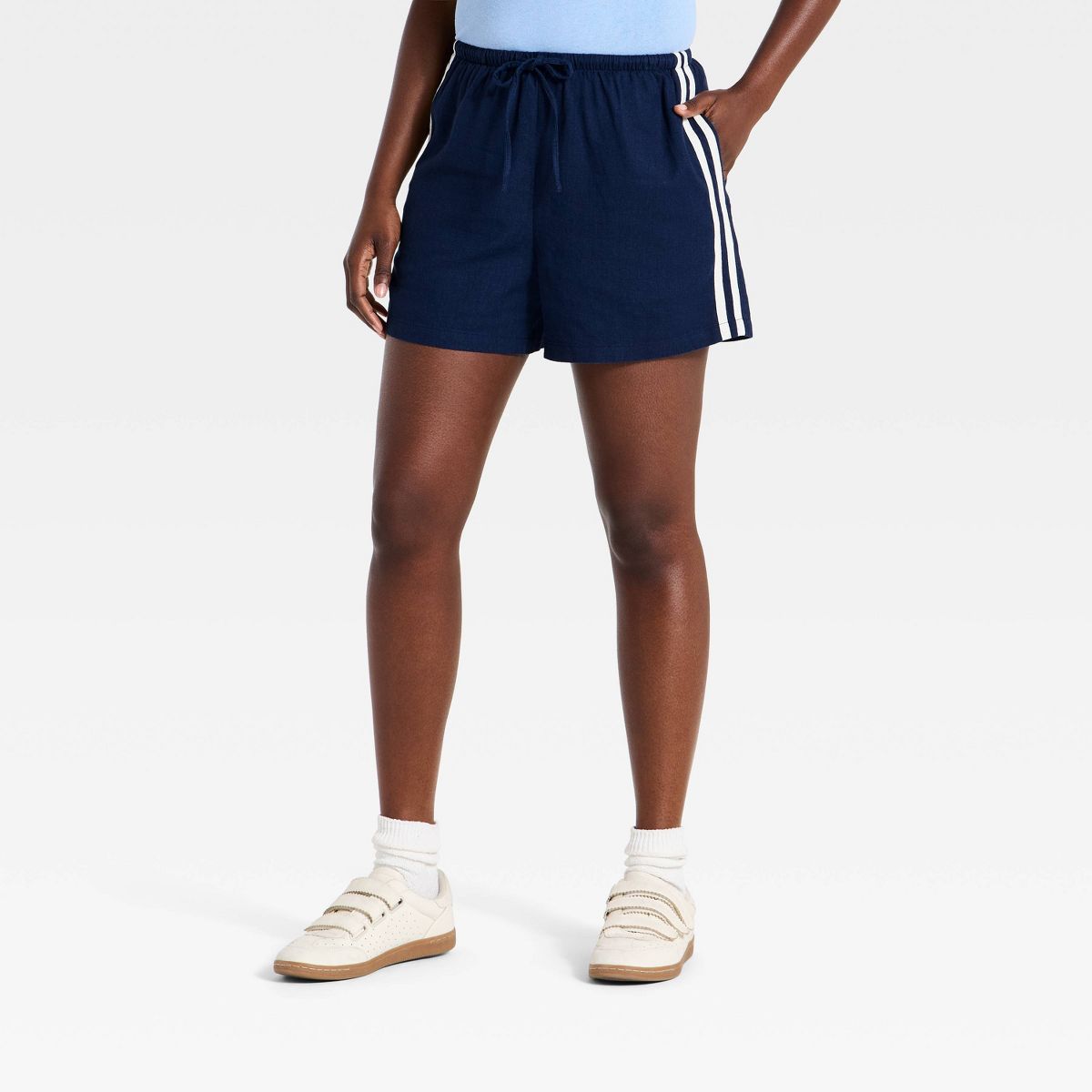 Women's Sporty Linen Pull On Shorts 4" - Universal Thread™