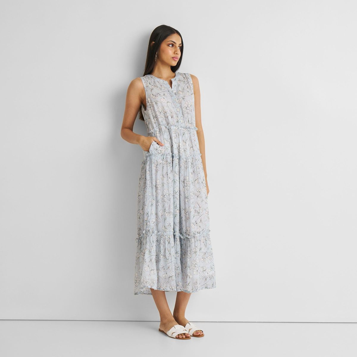 Reistor Women's Perfect Resort Maxi Dress in Blue Florals - thumbnail 5