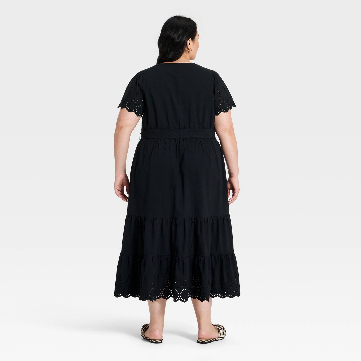 Женские платья Ava & Viv Short Flutter Sleeve V-Neck Front Tiered Eyelet Midi Dress - Ava & Viv™ Black 2X — фото 2