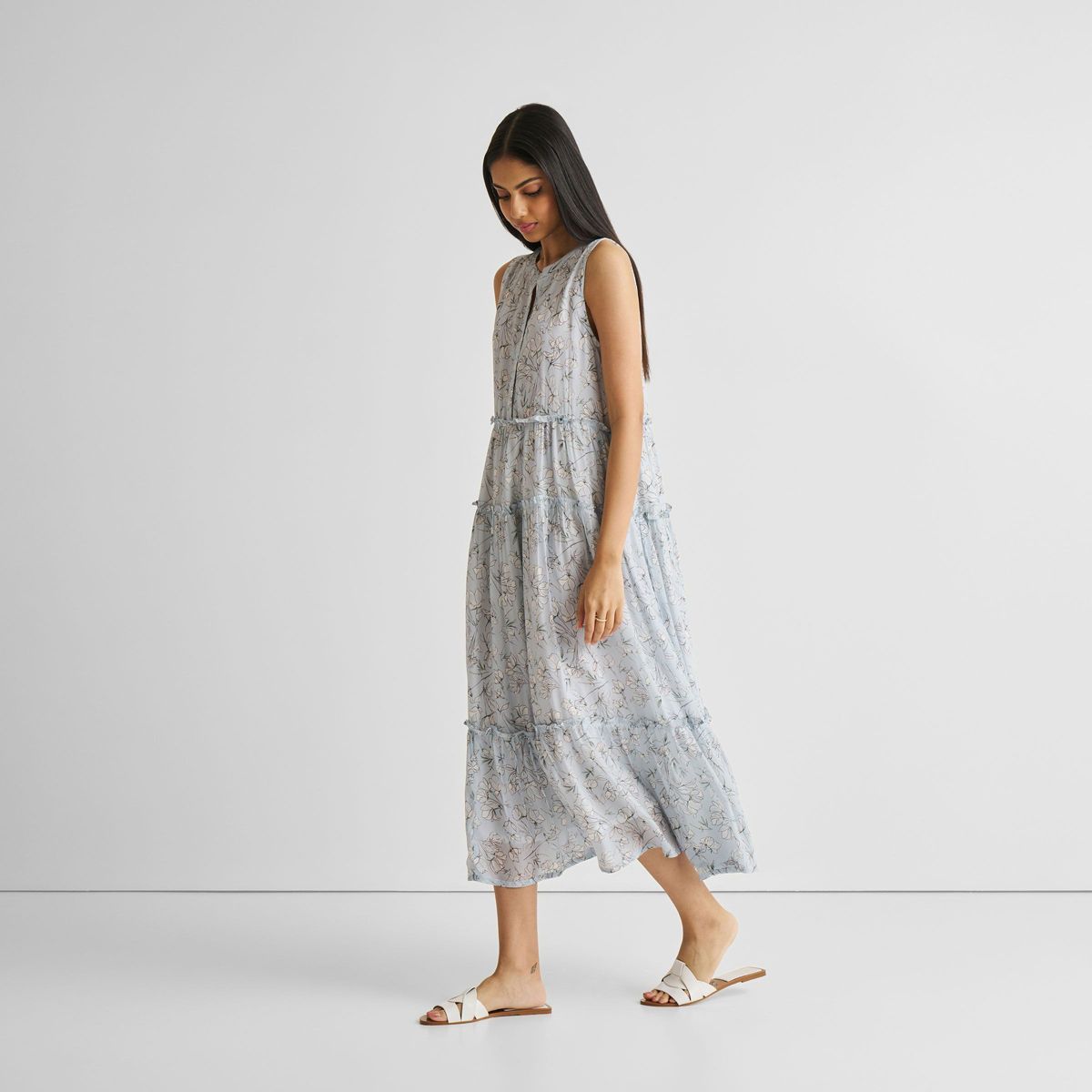 Reistor Women's Perfect Resort Maxi Dress in Blue Florals - thumbnail 6