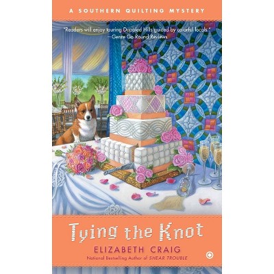 Tying the Knot - (Southern Quilting Mystery) by  Elizabeth Craig (Paperback)