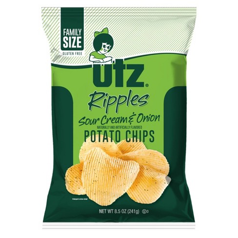Pringles Chips Variety Pack Potato Crisps Snack Packs ( 1) Original (1)  Sour Cream & Onion (1) Salt & Vinegar (1) BBQ Flavored Snacks Bundle with