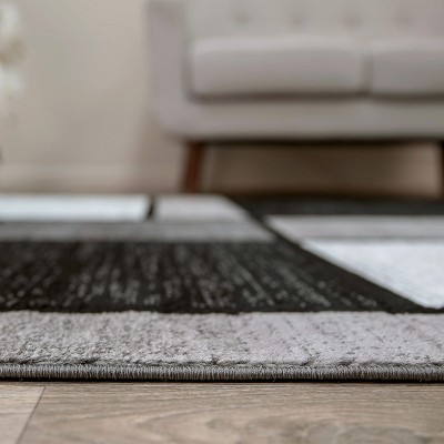 Reversible Gray Geometric Synthetic 5' x 7' Area Rug