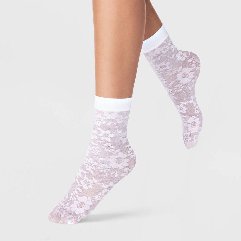 Women&#39;s 2pk Floral Sheer Anklet Socks - A New Day&#8482; Black/White 4-10, 3 of 5