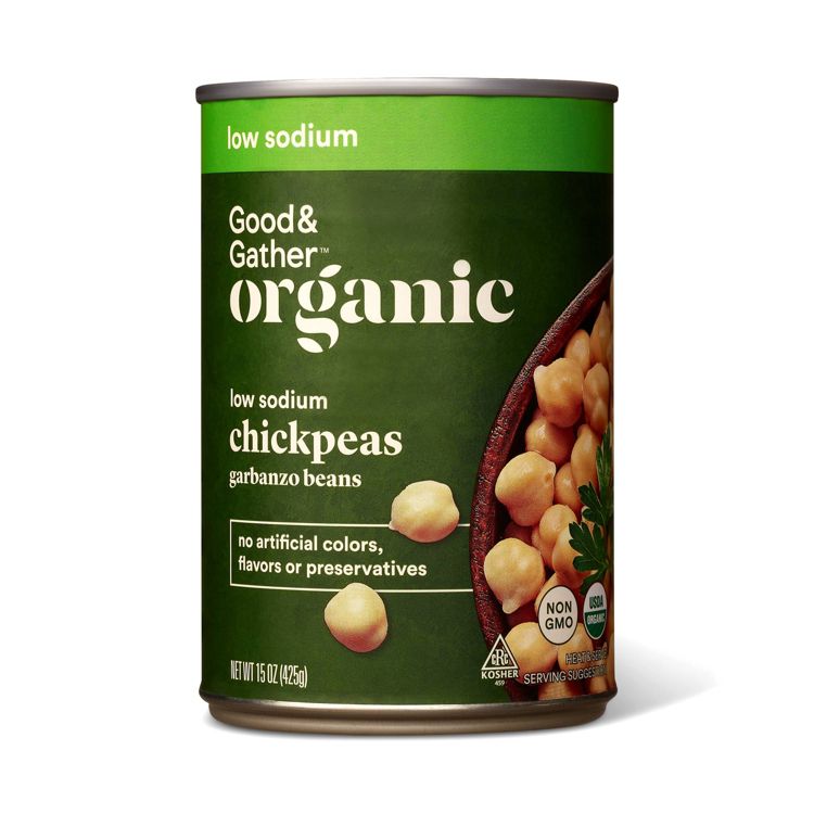 A can of Good & Gather organic low sodium chickpeas with labels indicating no artificial colors, flavors, or preservatives, and a net weight of 15 oz (425g).