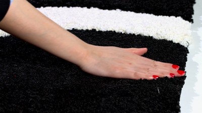Handmade Tufted Black/Ivory Synthetic Shag Rug, 4x6 Feet