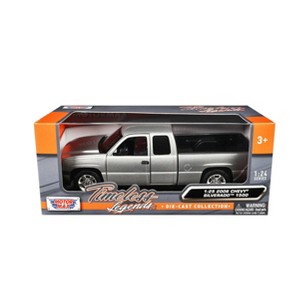Motormax 2006 Chevrolet Silverado 1500 - Grey Timeless Legends 1:24 Scale - 1 of 2