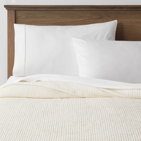 Queen size bed online throw