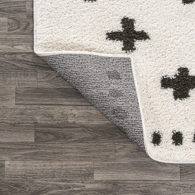 Cristo Berber-Inspired White & Black Geometric Shag Rug 4' x 6'