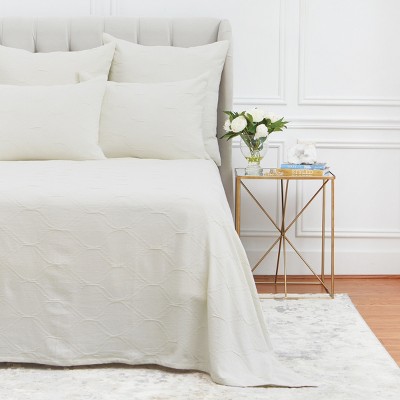 EY Essentials Elaine Ivory Queen Matelassé Quilt