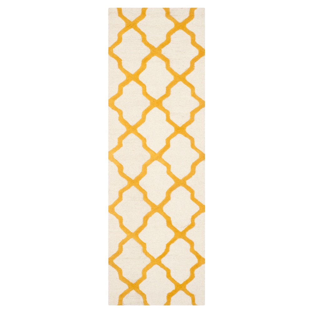2'6inx8' Runner Geometric Ivory/Gold - Safavieh