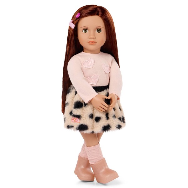 Muñeca de moda Our Generation Danielle de 18" con conjunto de falda de leopardo - Cabello castaño rojizo/ojos avellana 2