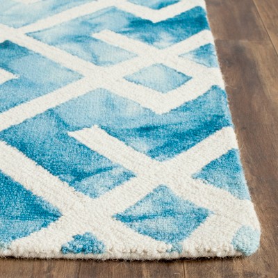 Blue and Ivory Hand-Tufted Wool Area Rug 3' x 5'