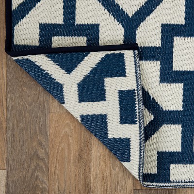 Blue and White Geometric Reversible Synthetic 5' x 7' Rug