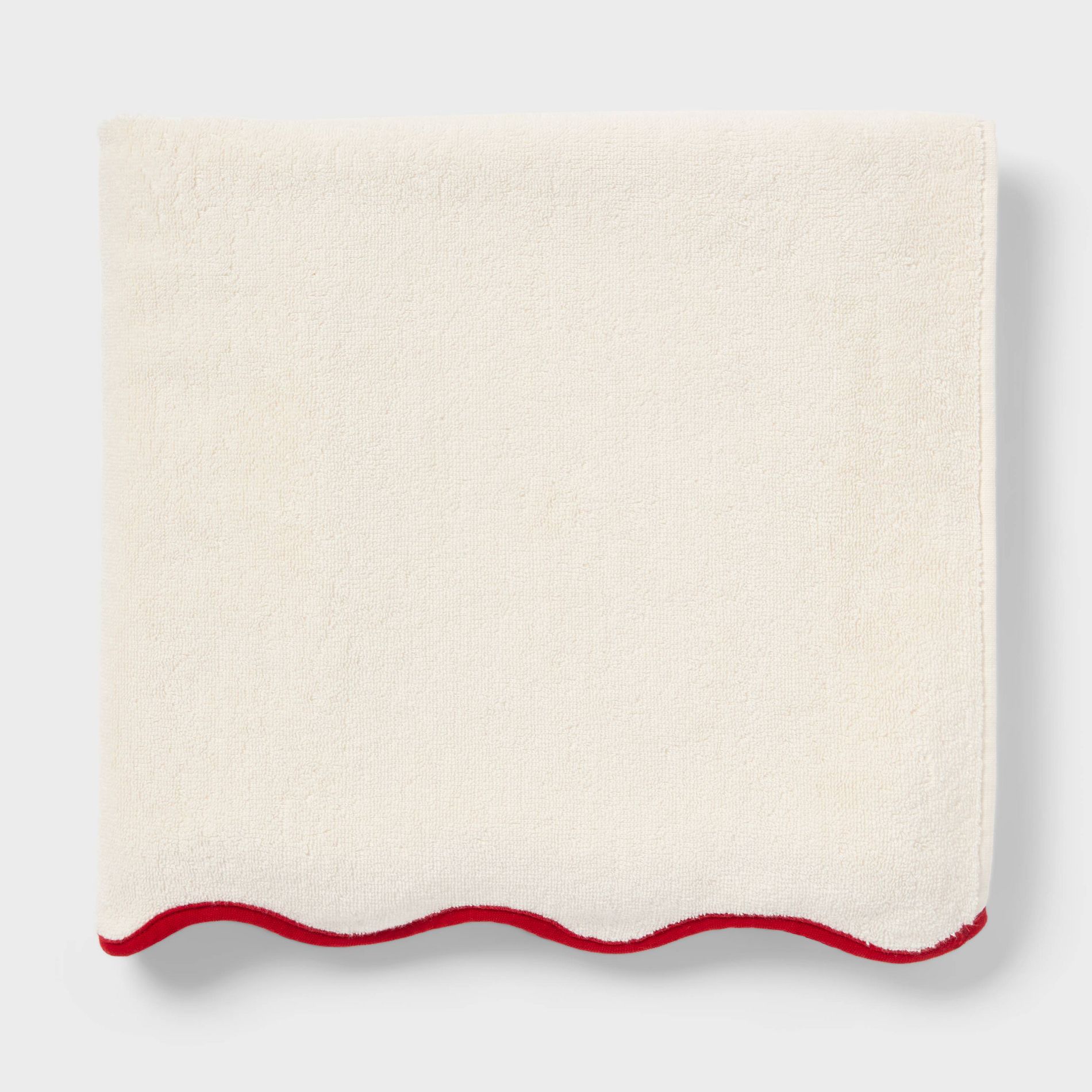 Scalloped Christmas Bath Towel Cream/Red - Threshold™