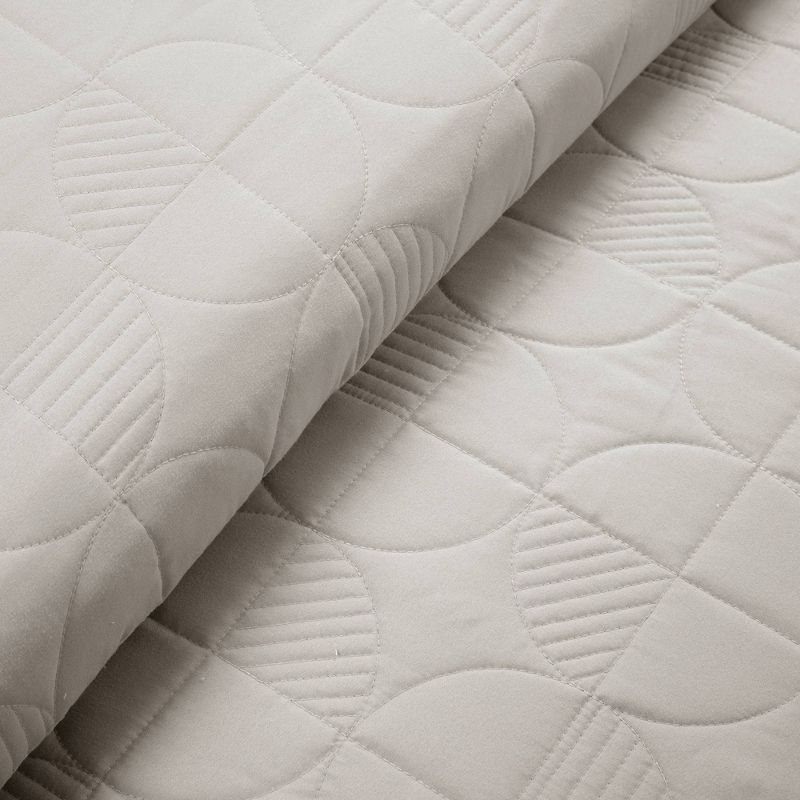 Lush Décor 3pc Mid Century Circle Reversible Oversized Cotton Quilt Bedding Set Gray, 4 of 7