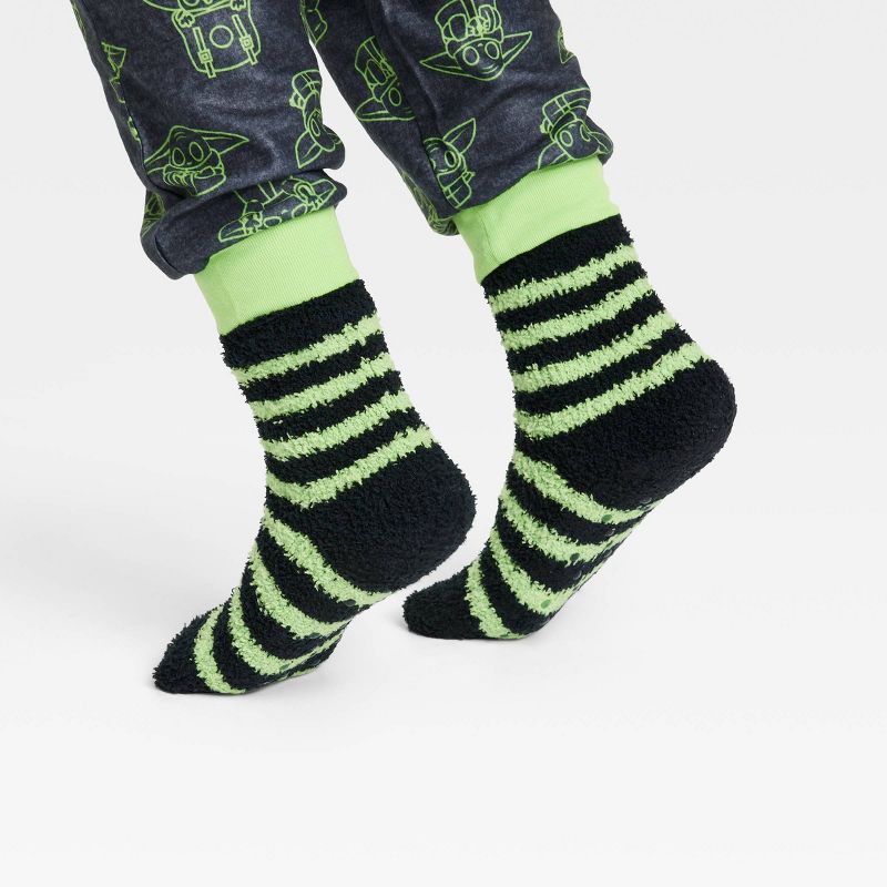 Boys&#39; Star Wars: The Mandalorian The Child Pajama Set with Cozy Socks - Gray, 4 of 5