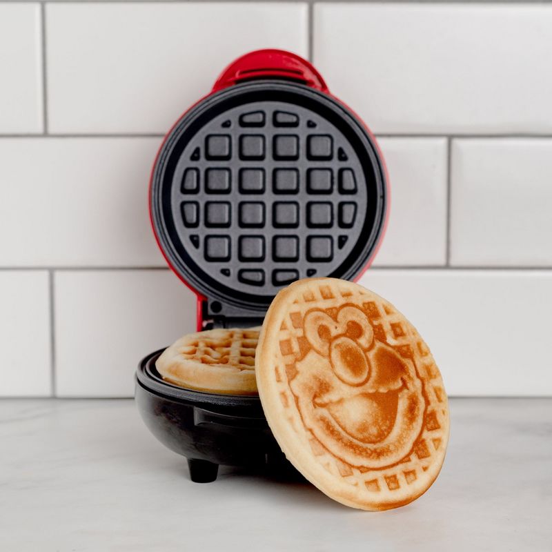 Uncanny Brands Sesame Street Elmo Mini Waffle Maker, 4 of 6