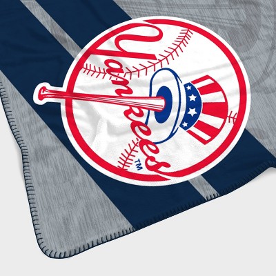 MLB New York Yankees Corner Logo Faux Shearling Blanket