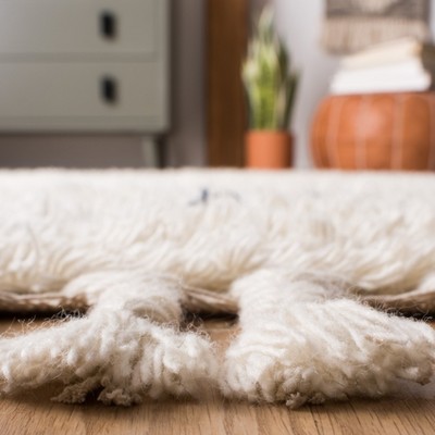Navy and Ivory 4' x 6' Hand-Tufted Wool Shag Rug