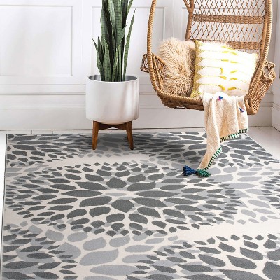 Gray Floral Medallion 5' x 7' Synthetic Area Rug