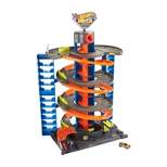 Hot Wheels City Mega Garage Playset and Track with 1:64 Scale Toy Car, Corkscrew Elevator, and Storage for Over 60 Cars, for Kids Ages 4 and Up
