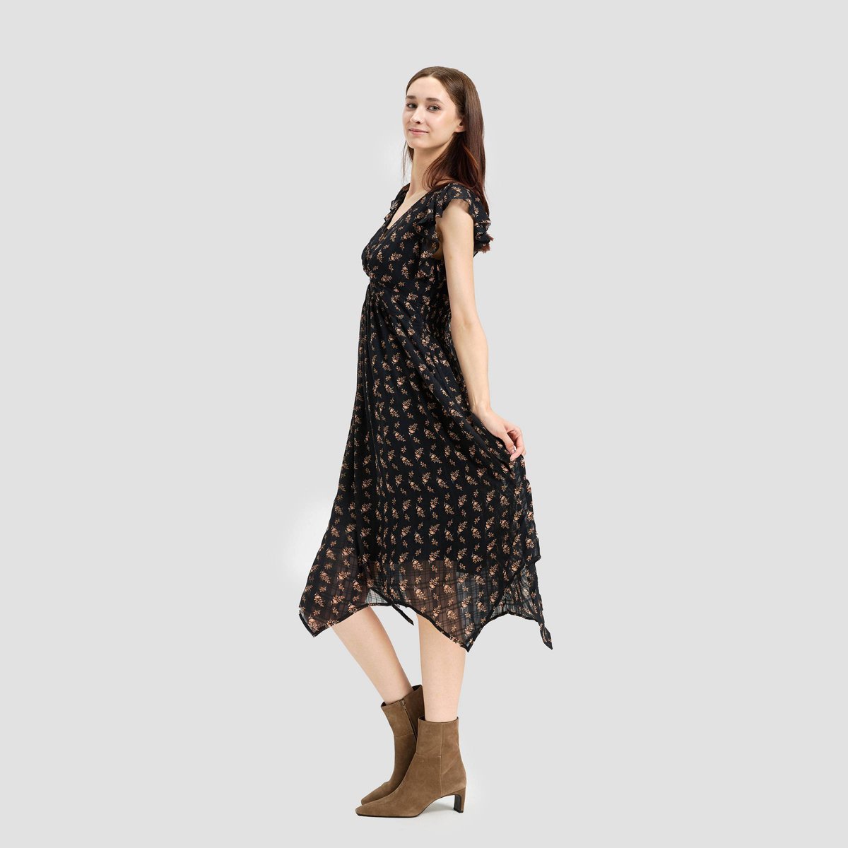 Женские платья Universal Thread Women's Flutter Cap Sleeve Midi A-Line Dress - Universal Thread™ Black Floral S — фото 3