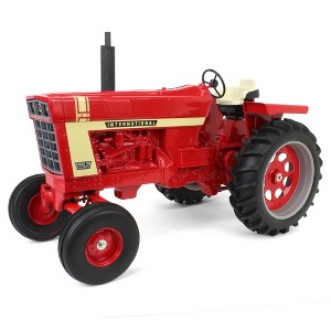 Case IH 1/8 International Hydro 100 Wide Front with Rear Fenders ZSM1625 - 1 of 4