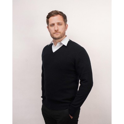 Lona Scott Men's Pure Cashmere V-Neck Sweater