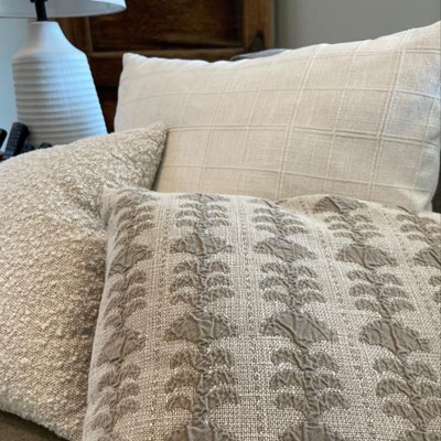 Kelly Pewter Accent Pillow – Room 422