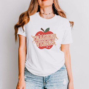 Simply Sage Market Teacher Vibes Apple Short Sleeve Tee - L - White - 1 of 4