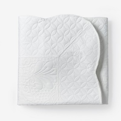 BrylaneHome Lily Pinsonic Damask Throw