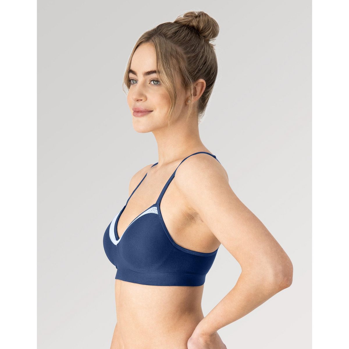 Hanes Foam Evolution Women’s Wireless Bra with SmoothTec Band - thumbnail 4